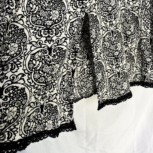 Solitaire Top Womens 1X Black White Print Boho Crochet Trim Peasant Curvy Shape - Picture 7 of 9